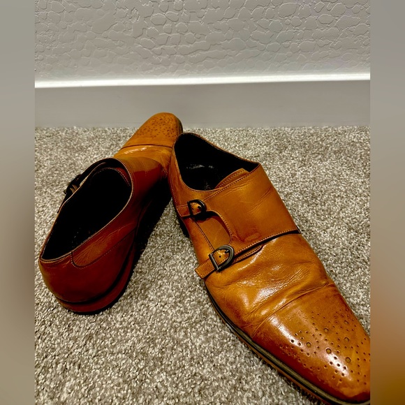 Daper and debonair Stacy Adams leather shoes. - Picture 1 of 8